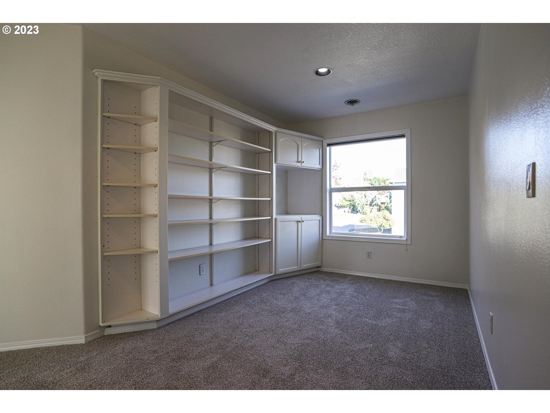 Portland, Oregon 97229, United States, 3 Bedrooms Bedrooms, ,3 BathroomsBathrooms,Residential,Active,80791