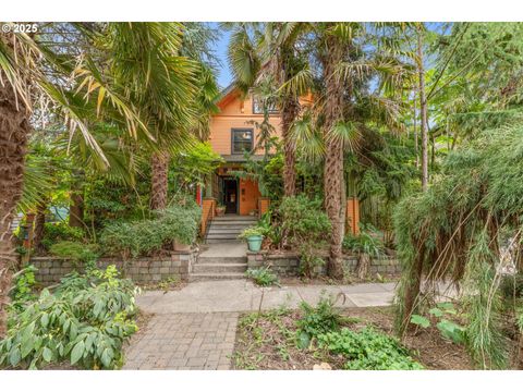 2516 NE CLACKAMAS ST Portland OR 97232