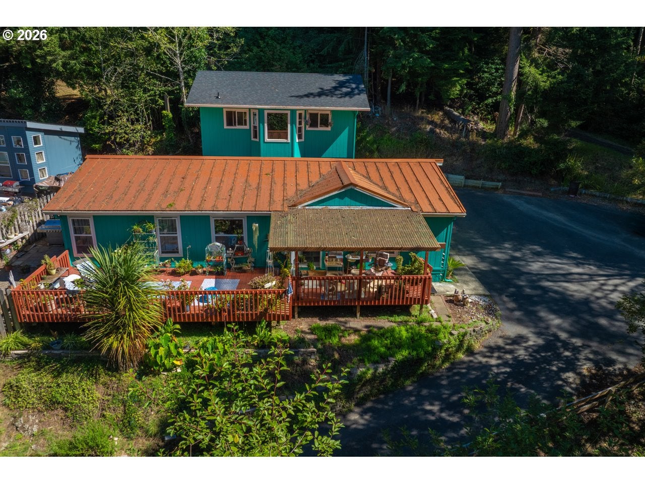 2220 N LAKE RD