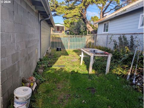 A home in Coos Bay