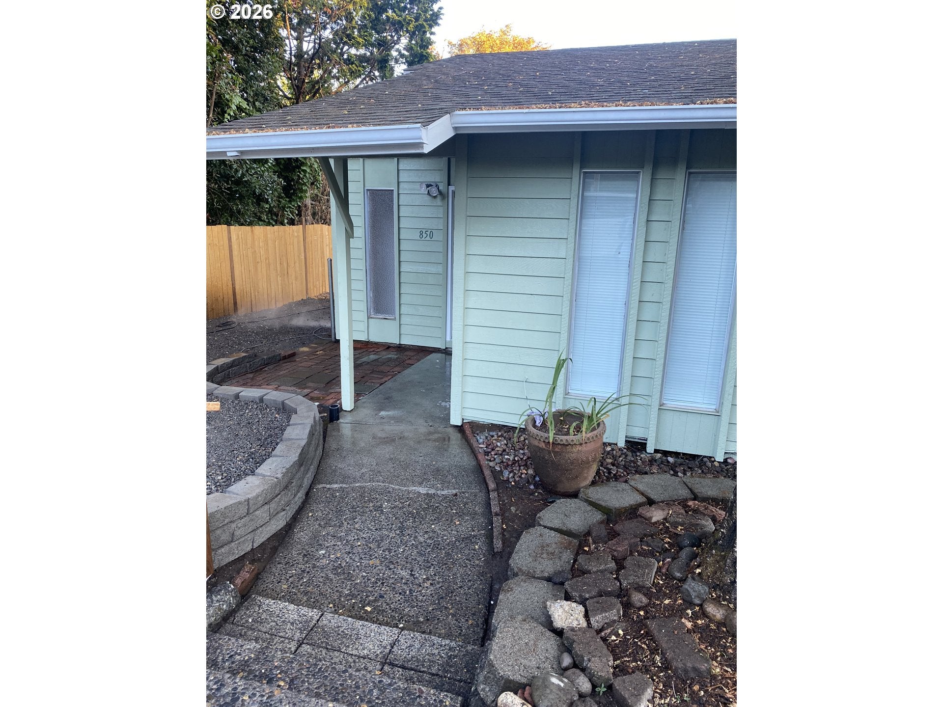 850 W POWELL BLVD