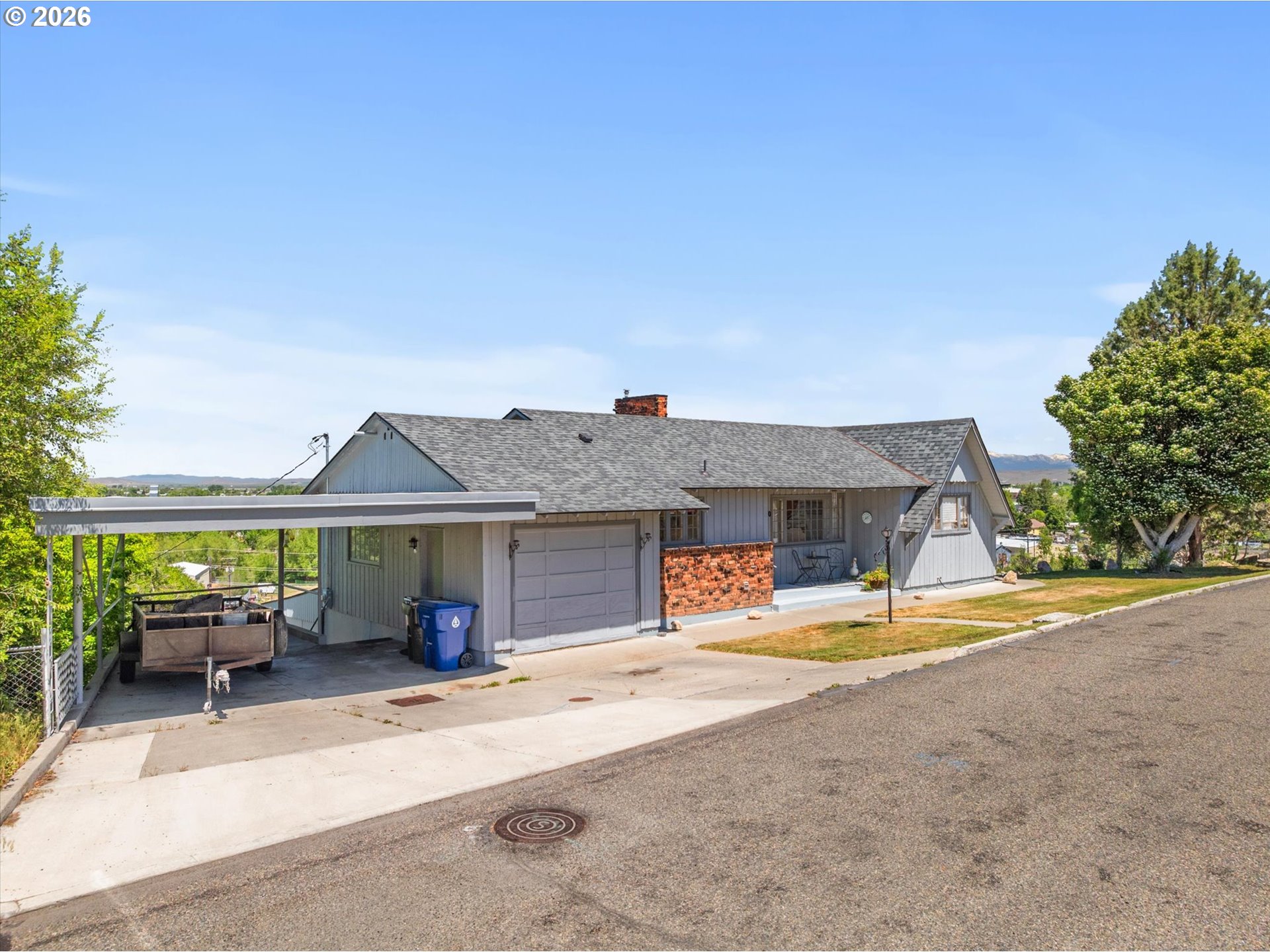 300 HILLCREST DR