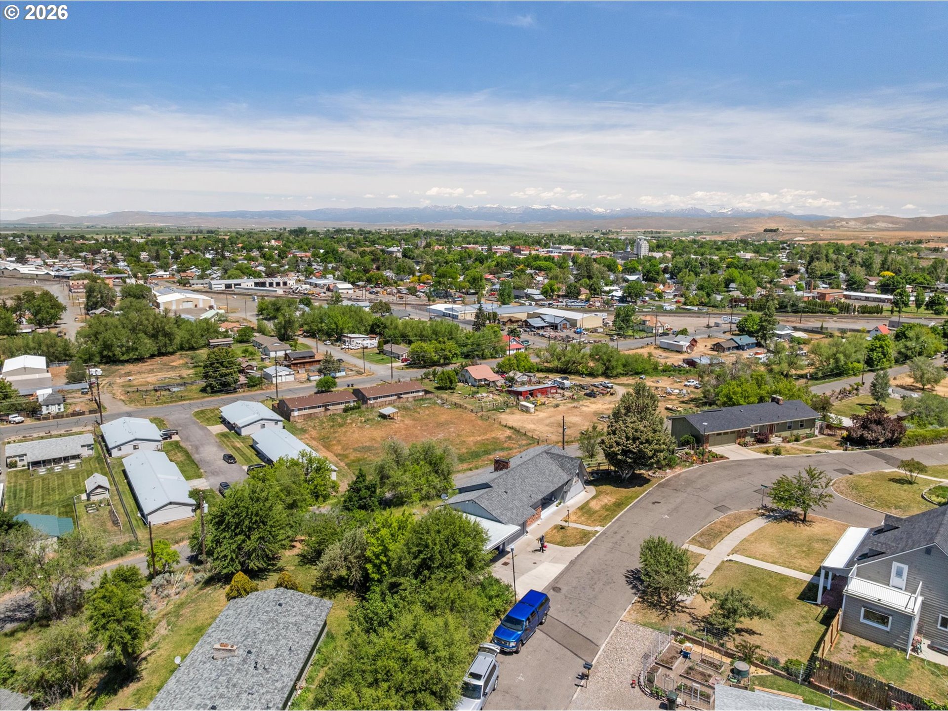 300 HILLCREST DR