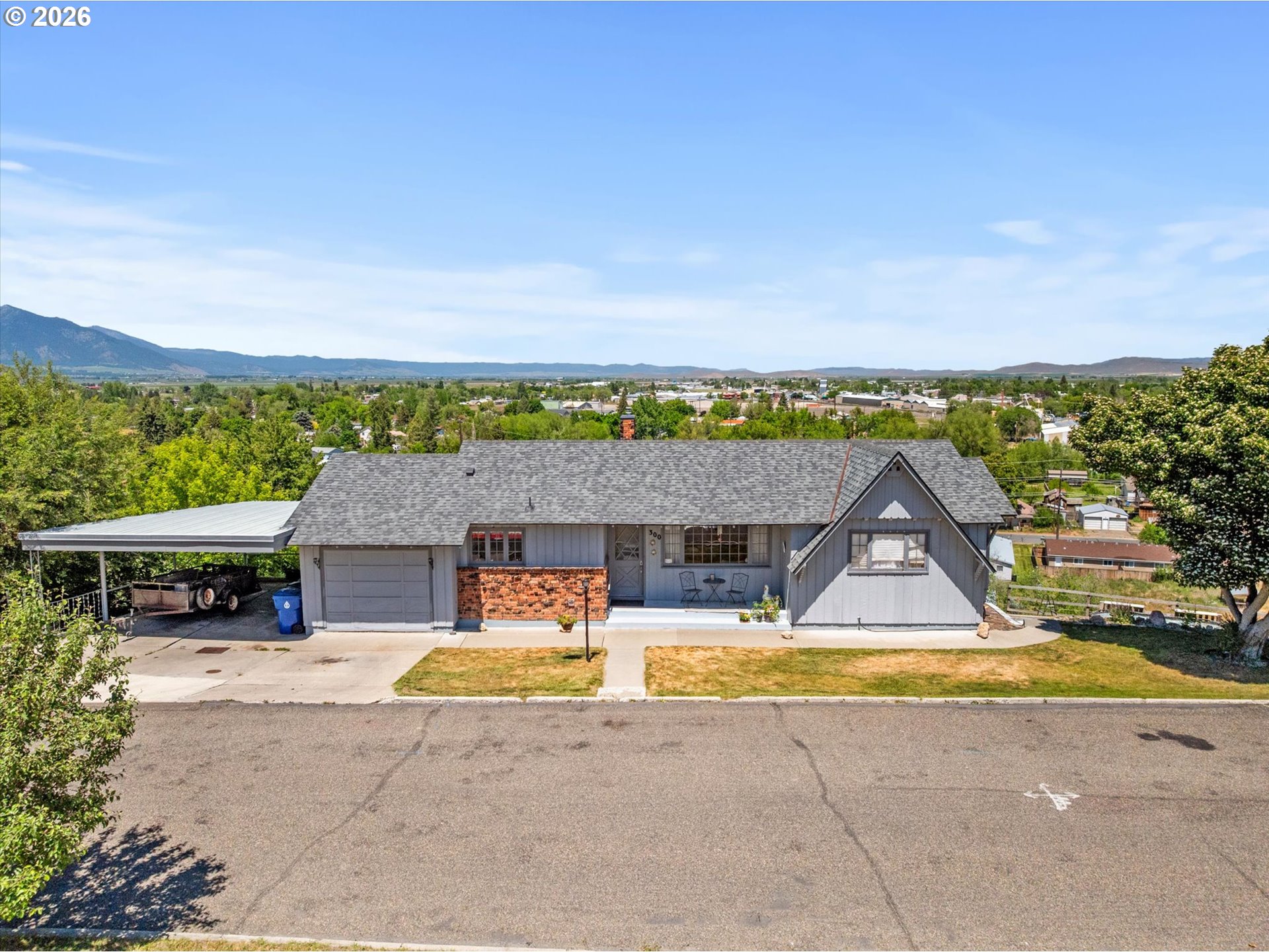 300 HILLCREST DR