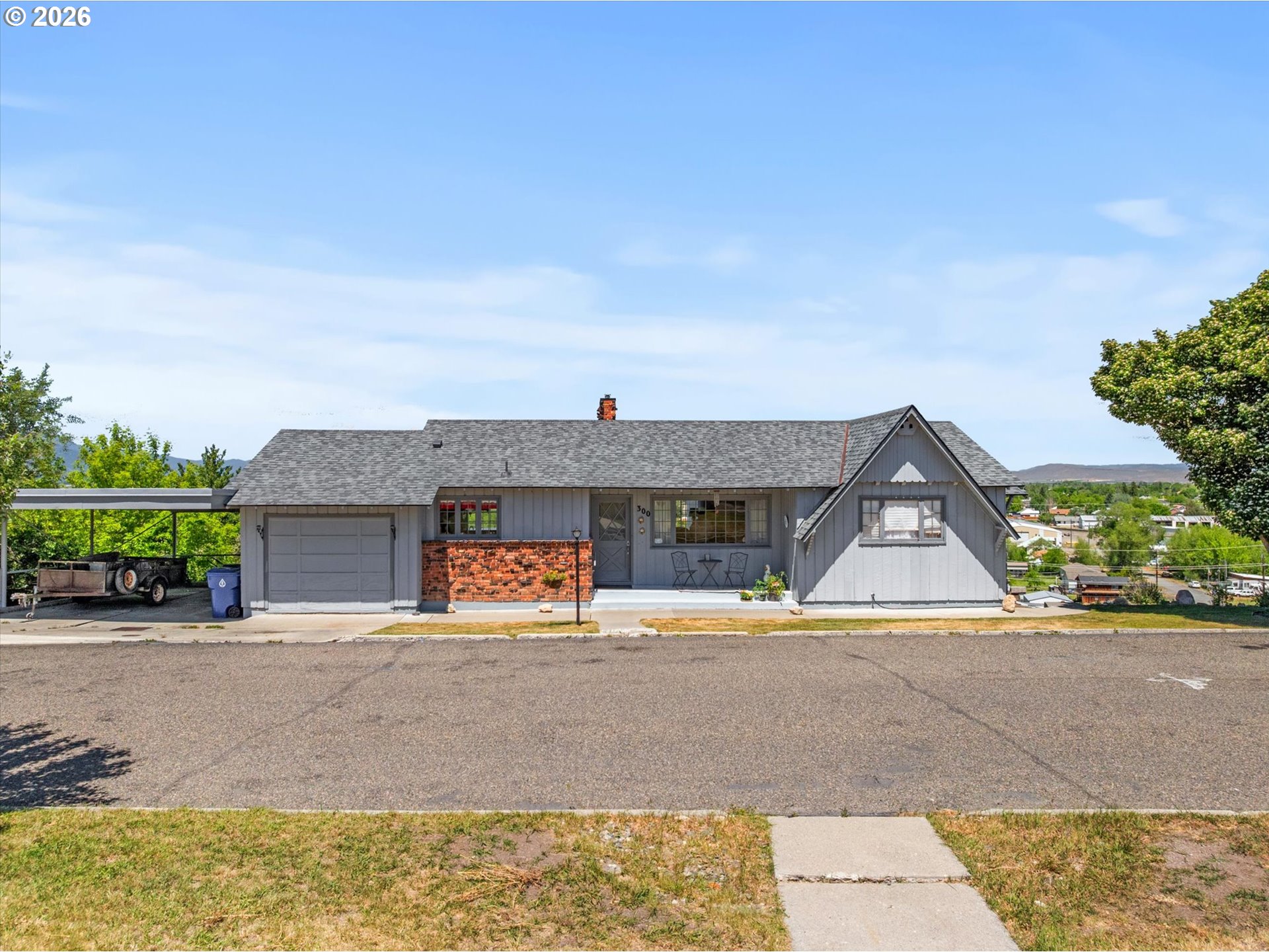 300 HILLCREST DR