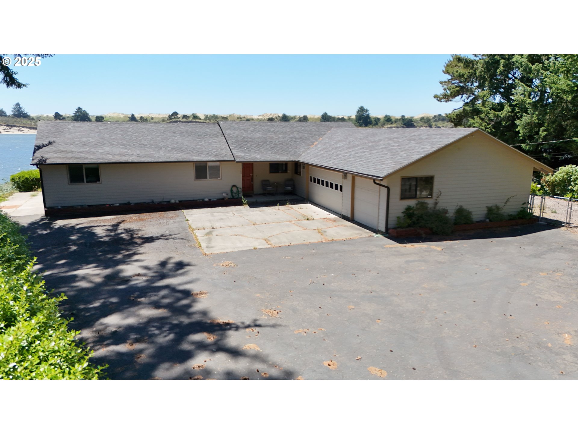 100 RHODODENDRON DR