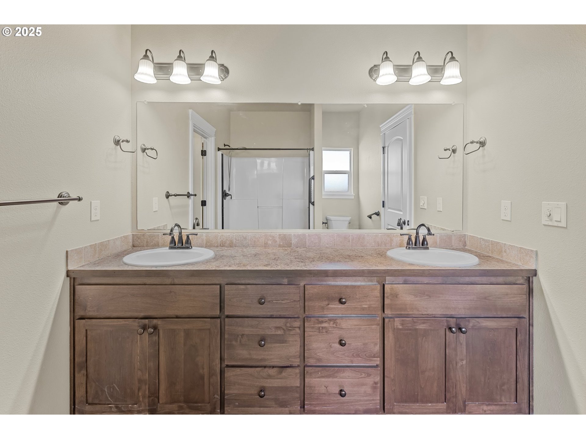 Junction City, Oregon 97448, United States, 3 Bedrooms Bedrooms, ,2 BathroomsBathrooms,Residential,Active,98790