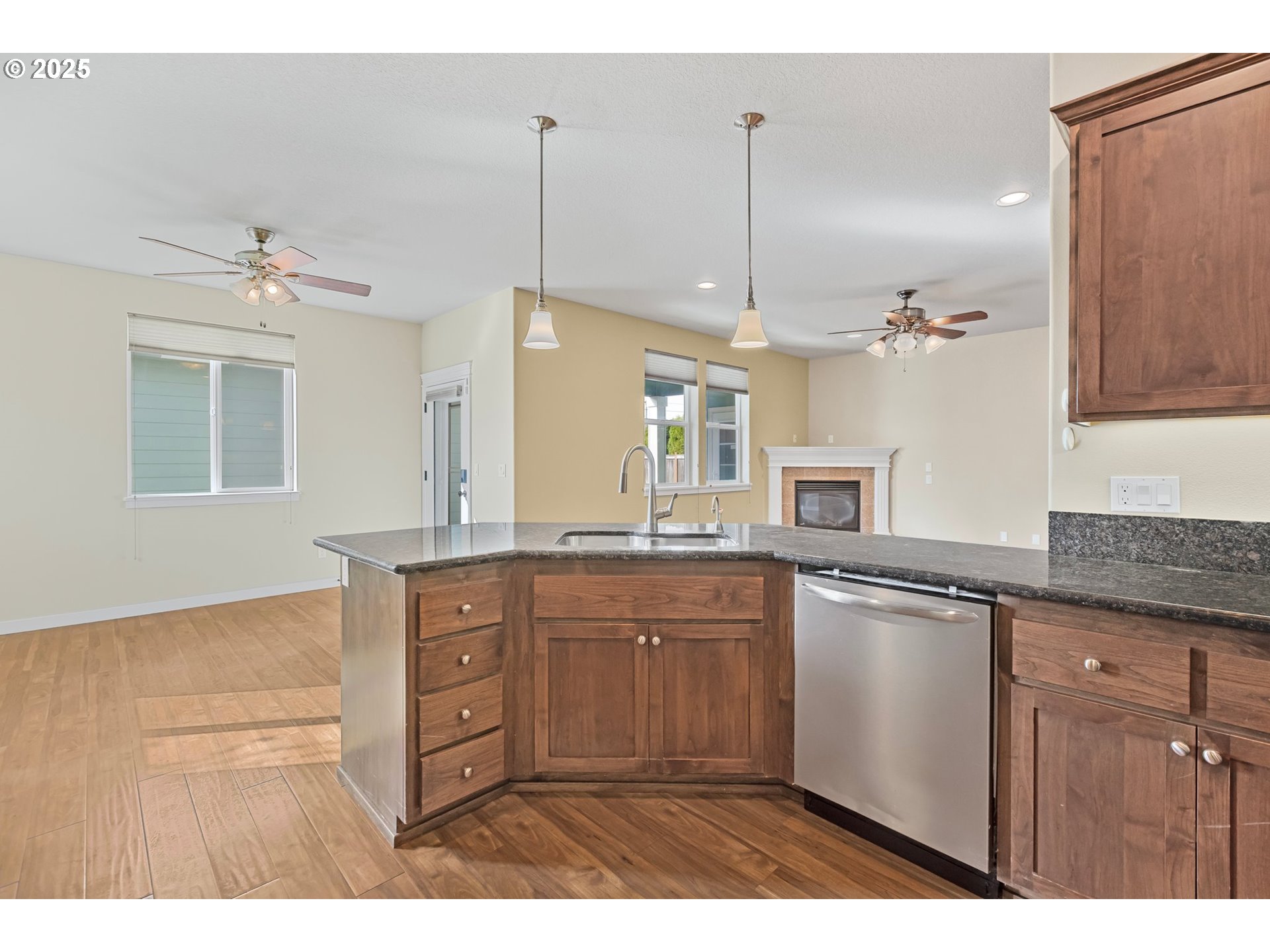 Junction City, Oregon 97448, United States, 3 Bedrooms Bedrooms, ,2 BathroomsBathrooms,Residential,Active,98790