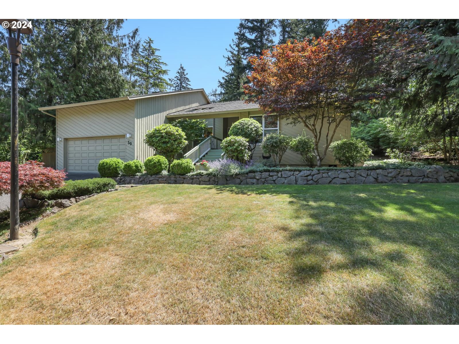 39 WALKING WOODS DR