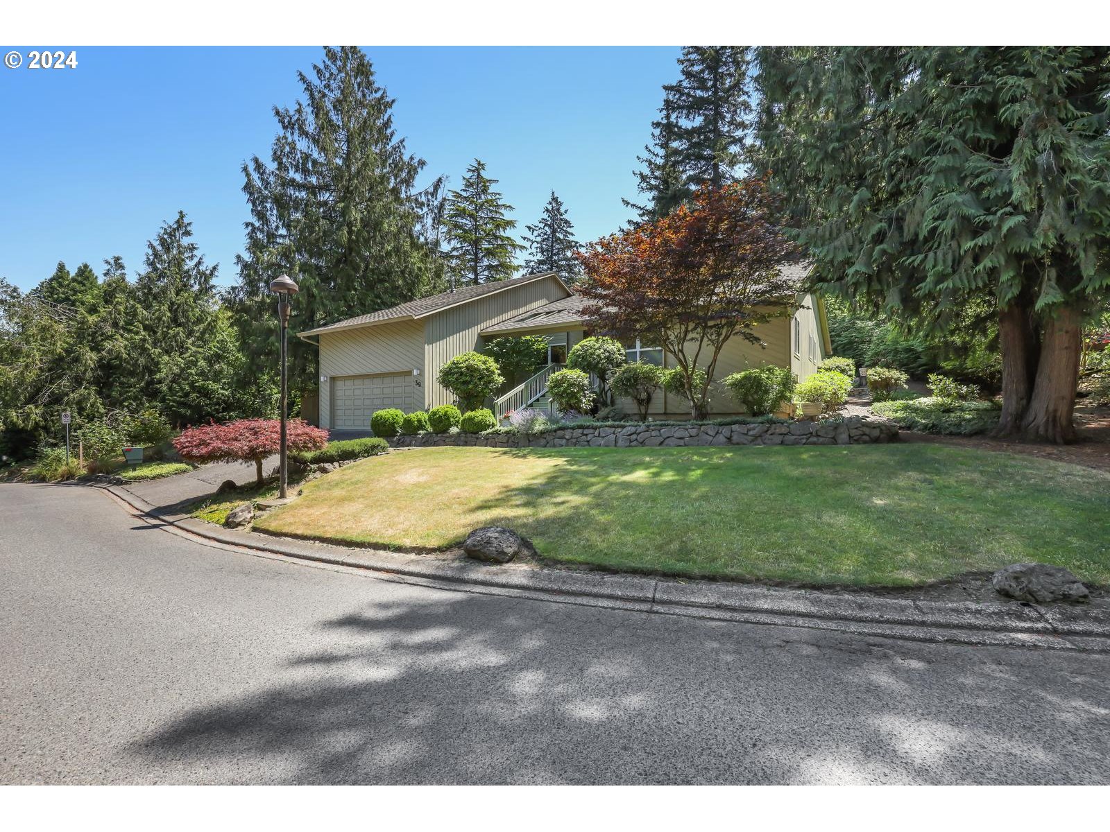 39 WALKING WOODS DR
