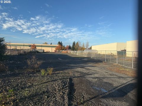 3939 CROSS ST Eugene OR 97402