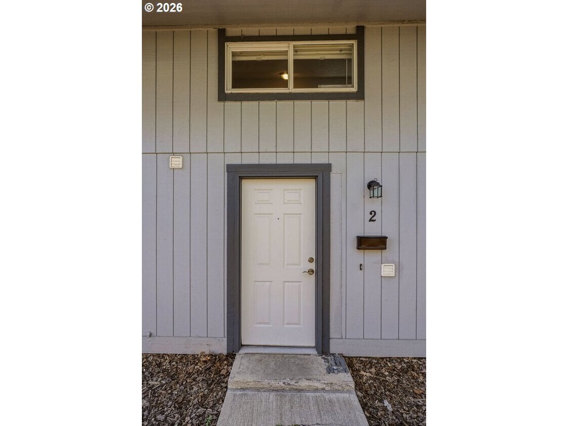 1830 W Maxwell AVE