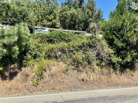 A home in Roseburg