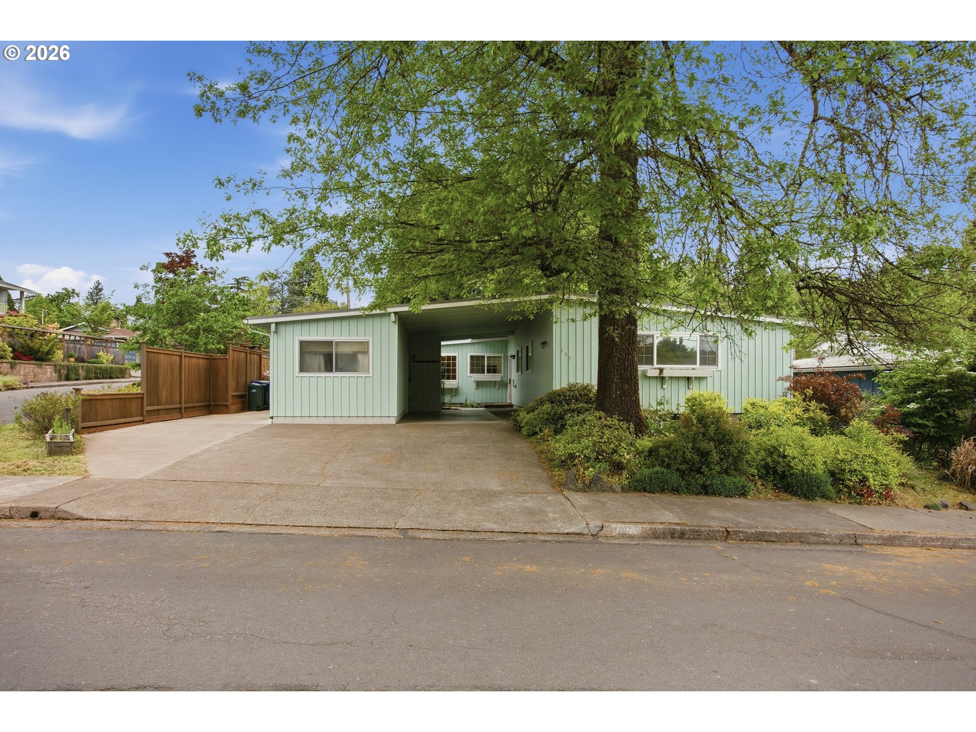 105 E 39TH AVE