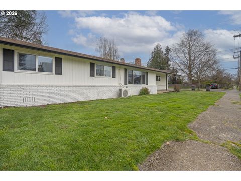 Photo of 1411 NE Evans St, McMinnville, OR 97128 (MLS # 616813254)