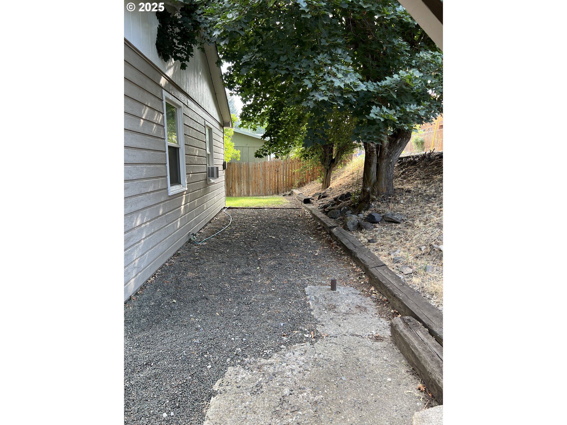 520 SE HILLCREST RD