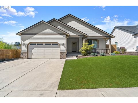 Photo of 117 NW Canyon Creek Dr, McMinnville, OR 97128 (MLS # 639919865)