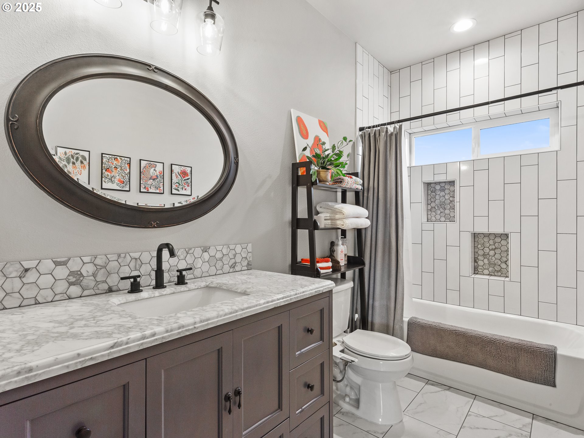 Washougal, Washington 98671, United States, 3 Bedrooms Bedrooms, ,3 BathroomsBathrooms,Residential,Active,92682