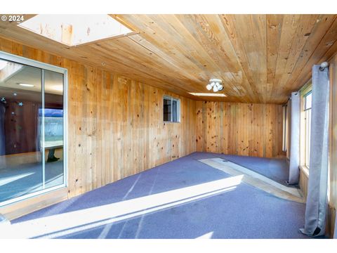 A home in Prineville