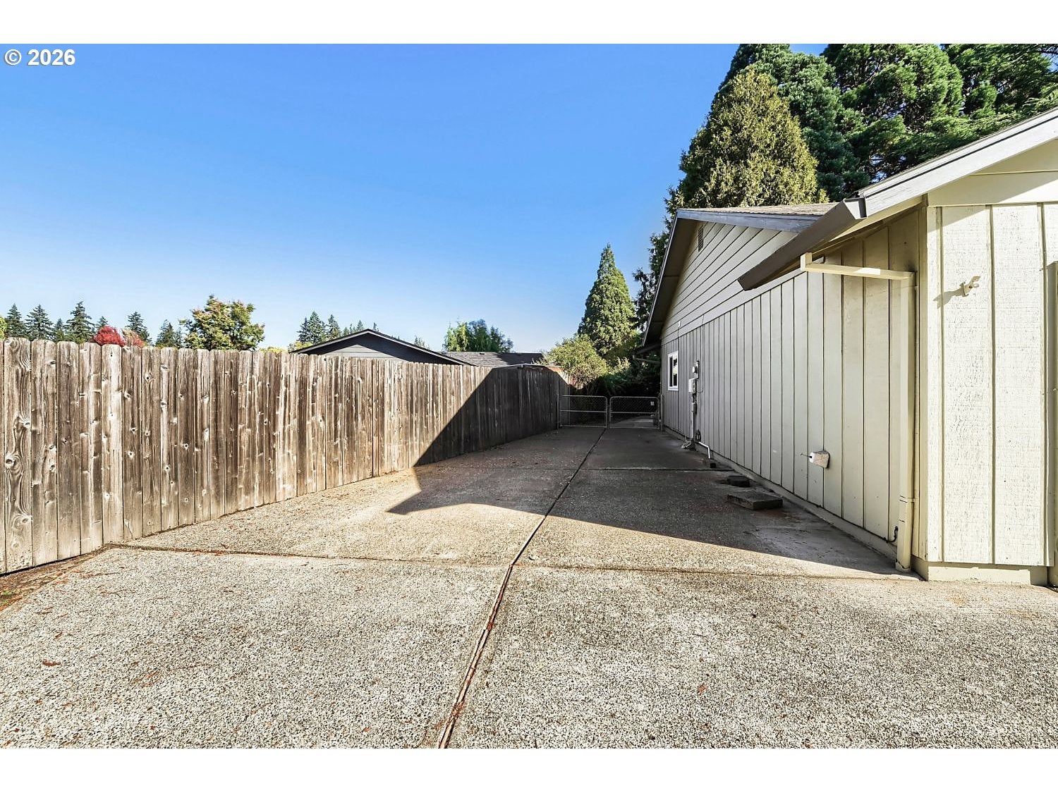 890 NE 6TH DR