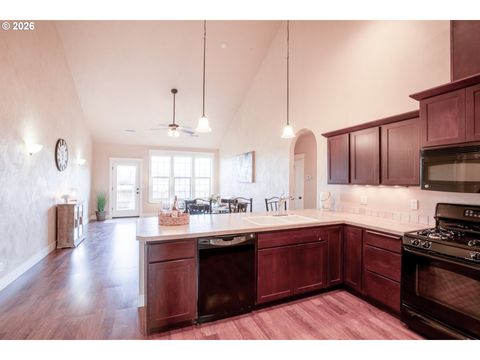 Tiny photo for 118 Auburn Ln, Creswell, OR 97426 (MLS # 154111965)