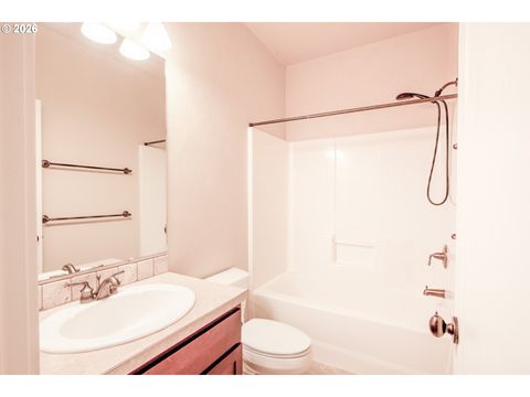 Tiny photo for 118 Auburn Ln, Creswell, OR 97426 (MLS # 154111965)