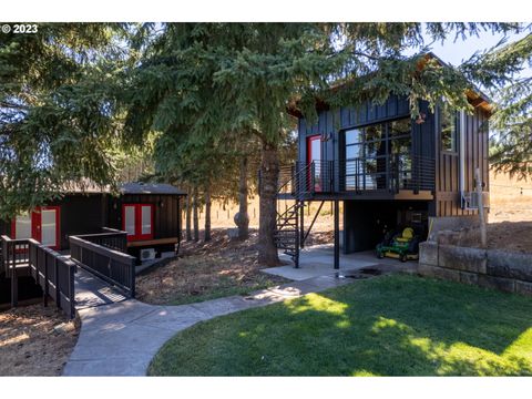 A home in Newberg