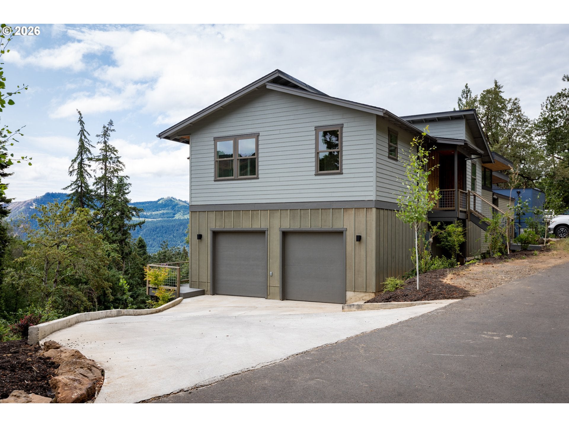 215 NW SOPHIE LN