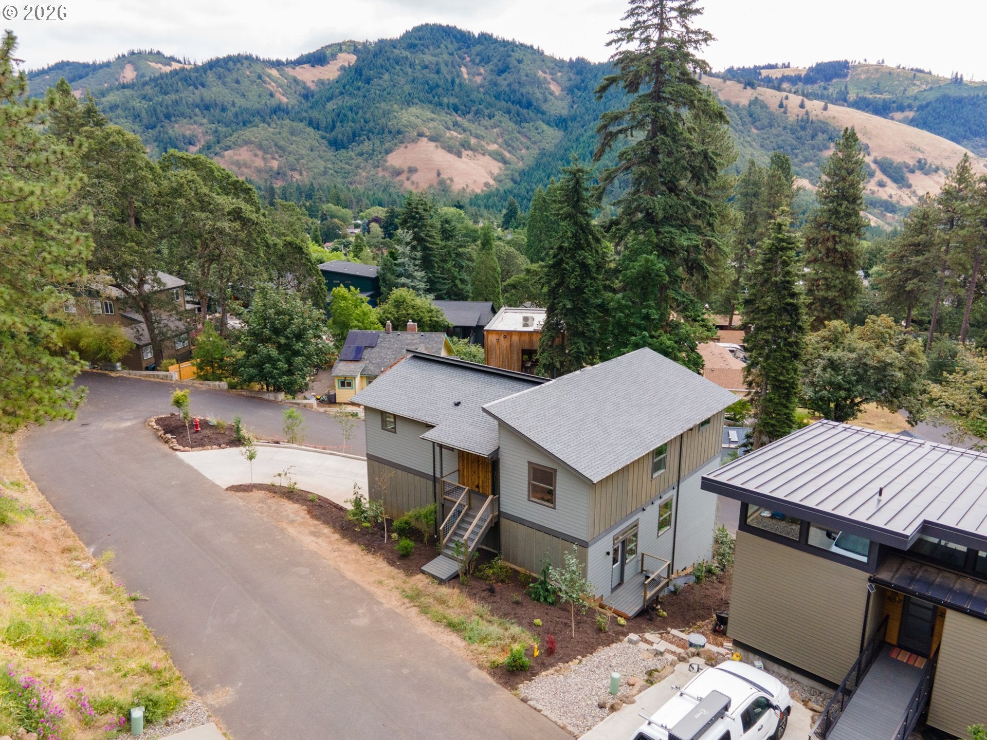 215 NW SOPHIE LN
