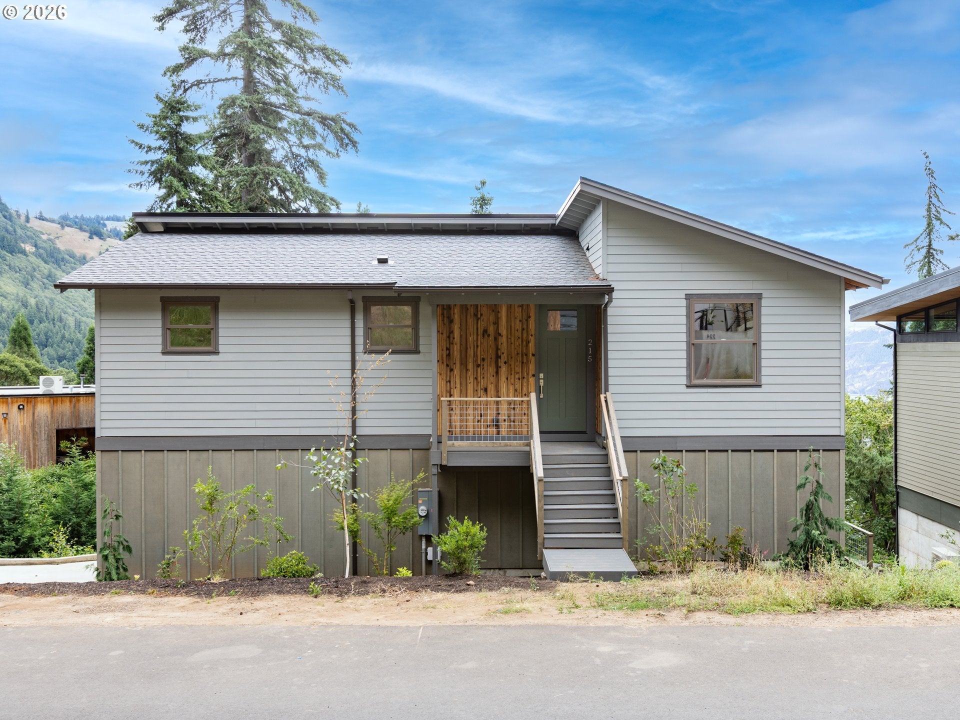 215 NW SOPHIE LN