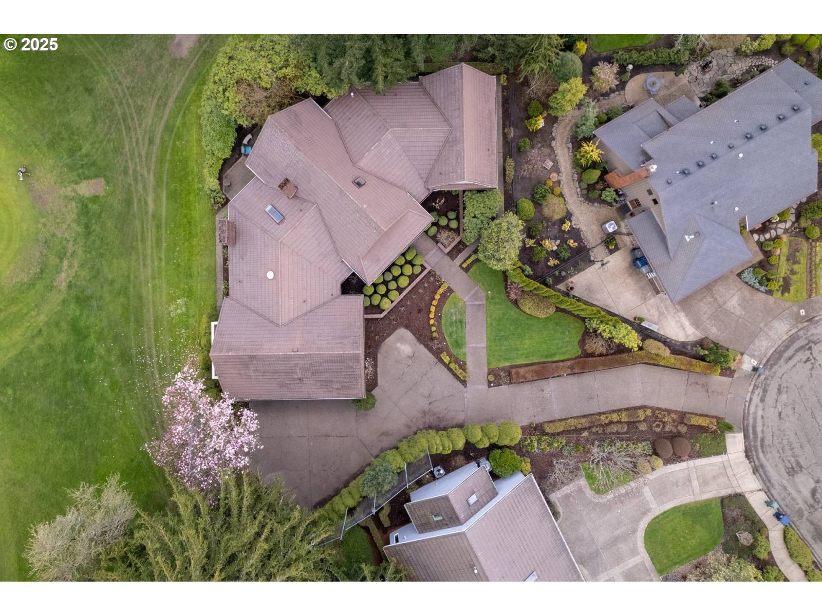 863 FAIRWAY VIEW DR