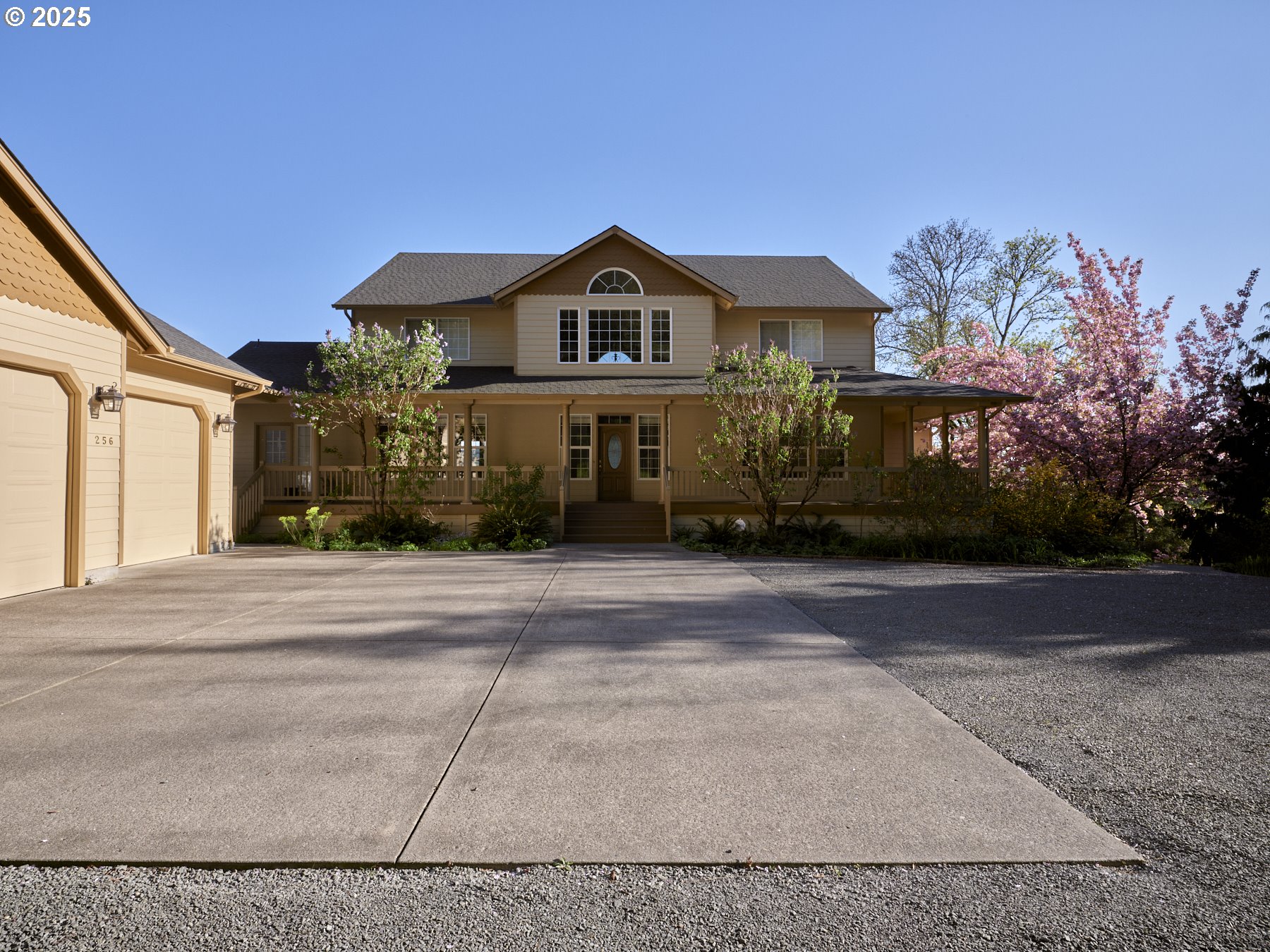 256 EAGLE POINT DR