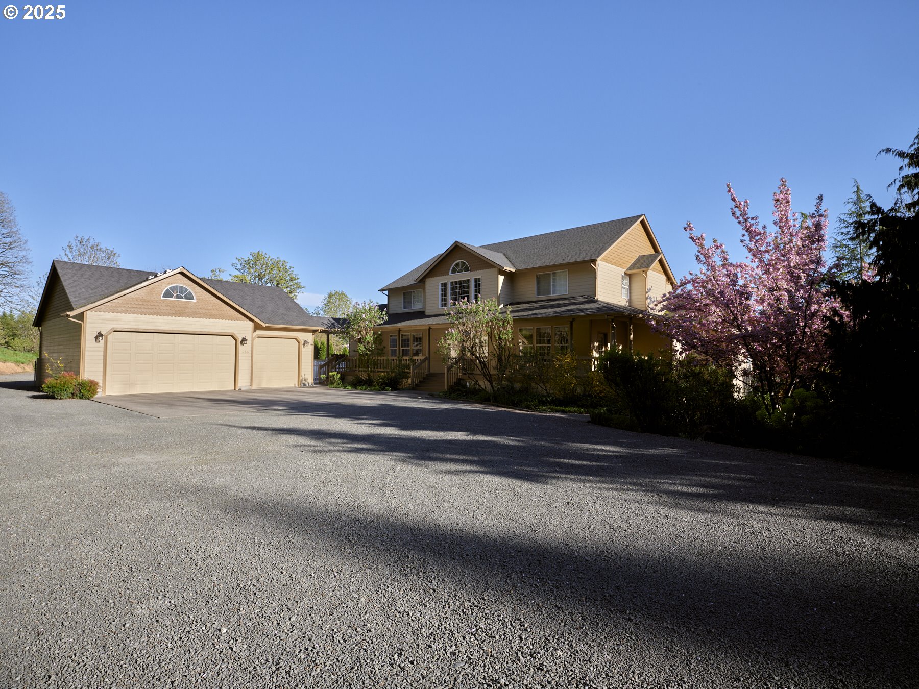 256 EAGLE POINT DR