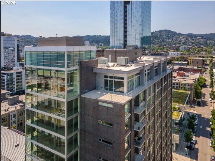 1255 NW 9TH AVE 1305