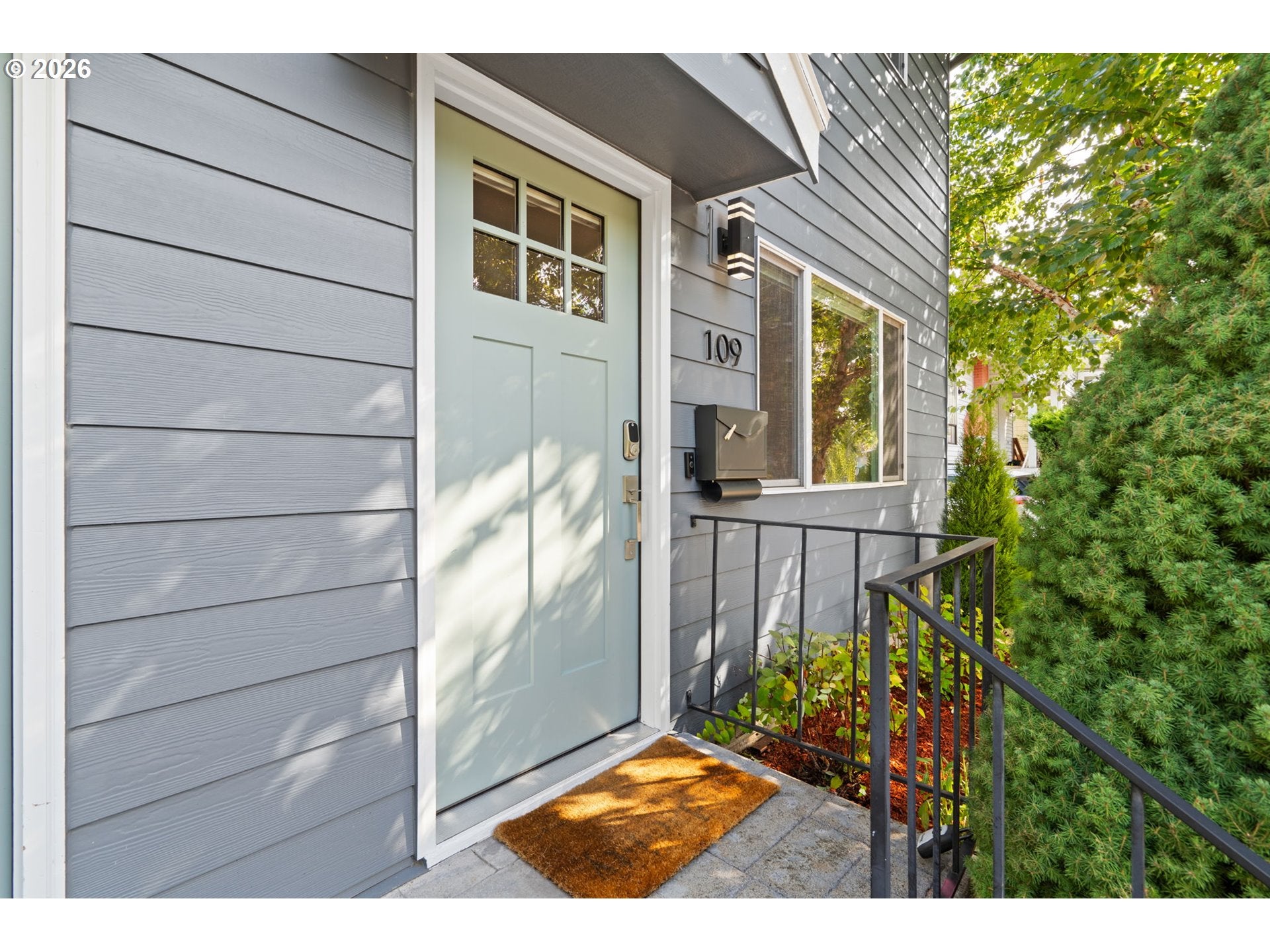 109 NE SHAVER ST #2