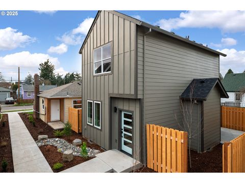 Photo of 1000 NE 70th Ave, Portland, OR 97213 (MLS # 417007364)