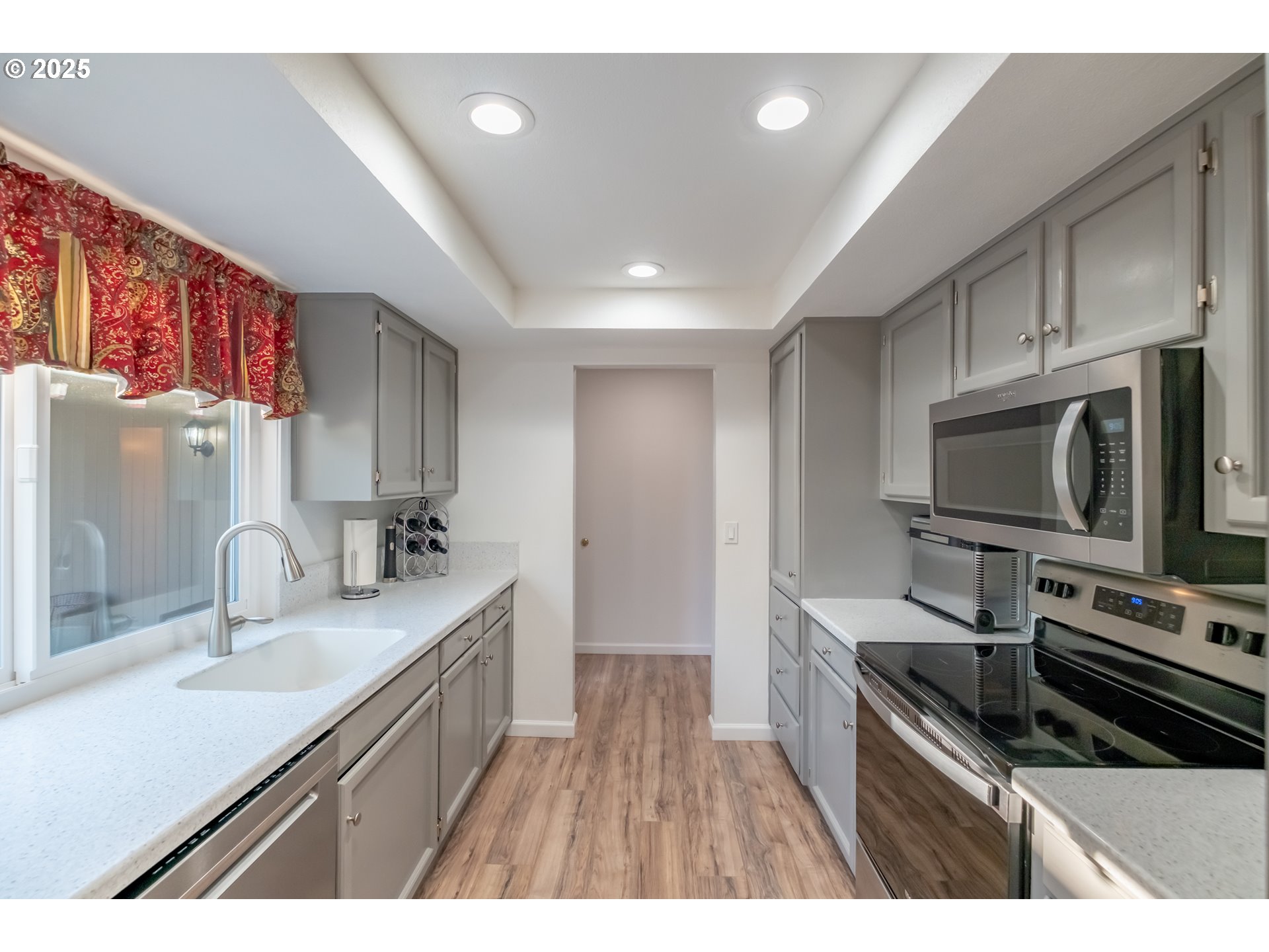 Salem, Oregon 97306, United States, 3 Bedrooms Bedrooms, ,2 BathroomsBathrooms,Residential,Active,217983