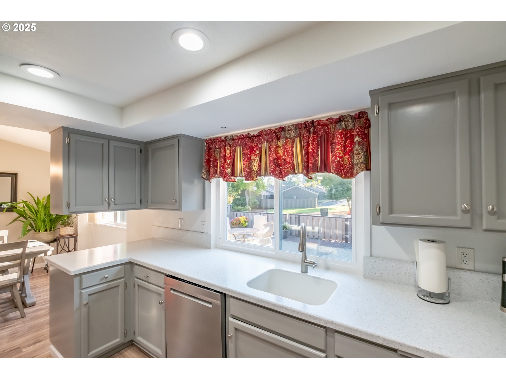 Salem, Oregon 97306, United States, 3 Bedrooms Bedrooms, ,2 BathroomsBathrooms,Residential,Active,217983