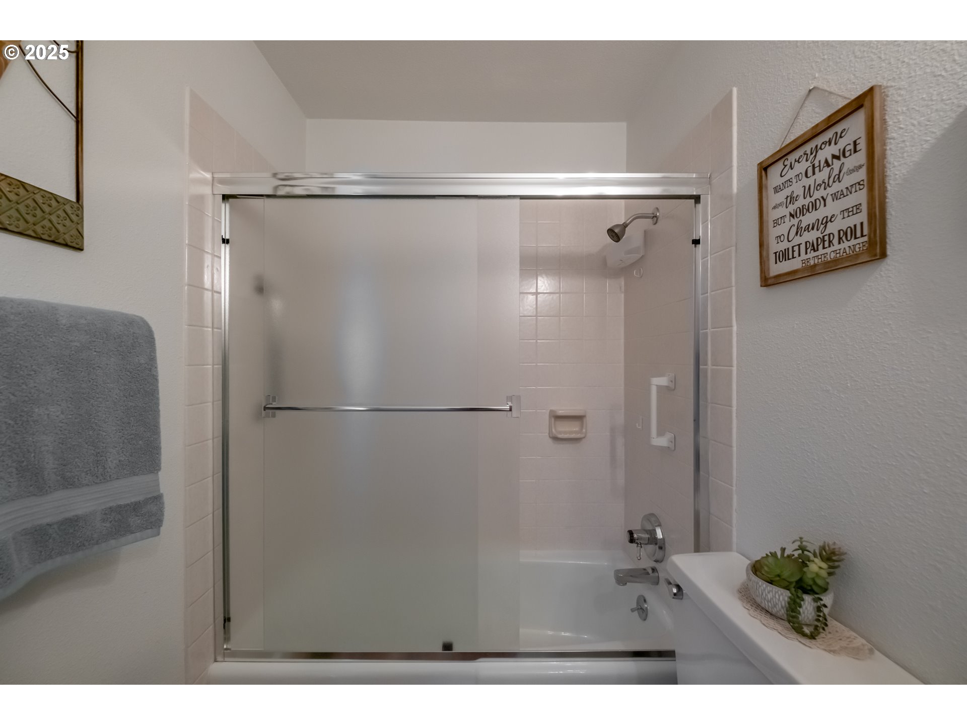 Salem, Oregon 97306, United States, 3 Bedrooms Bedrooms, ,2 BathroomsBathrooms,Residential,Active,217983