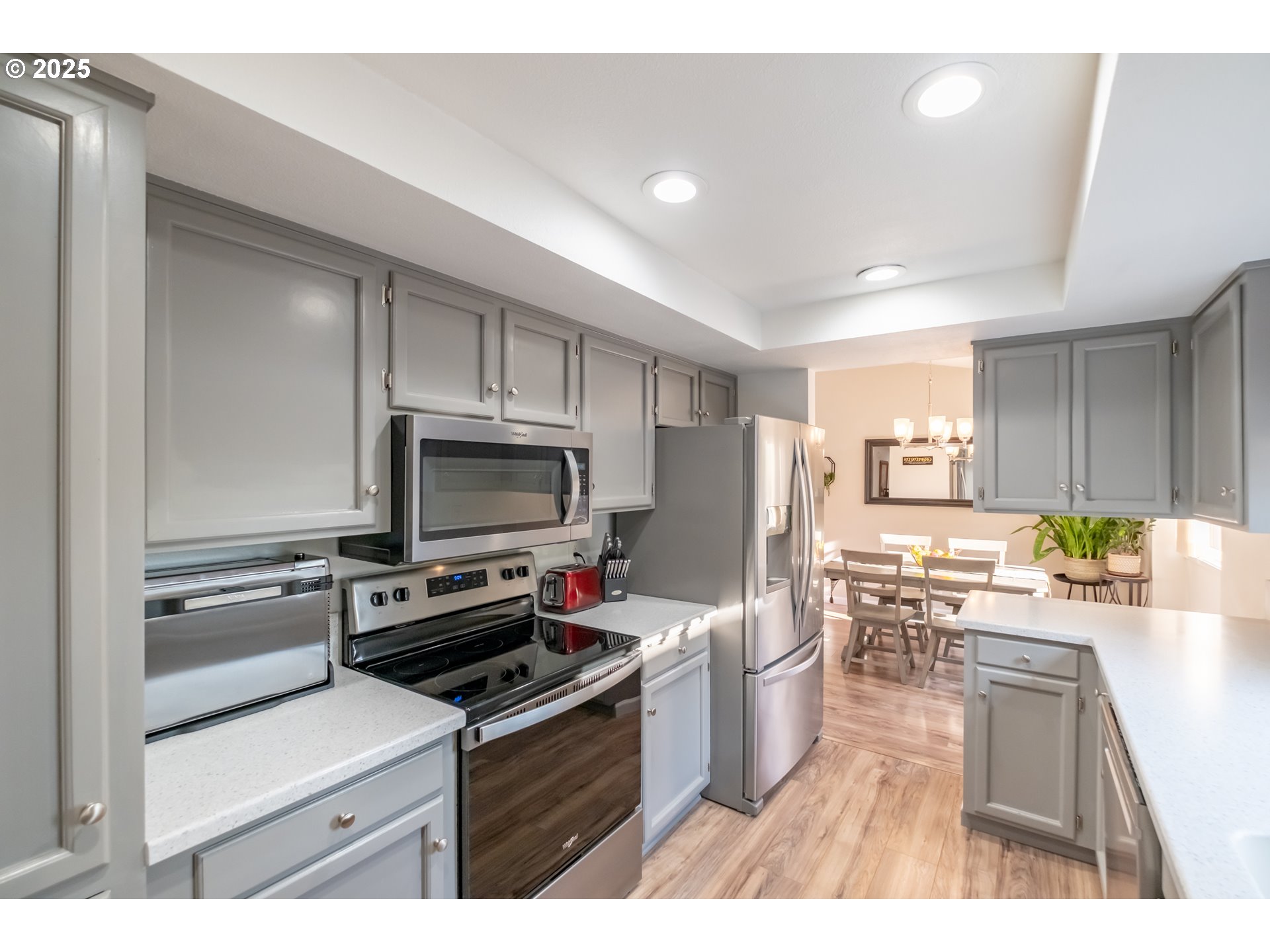 Salem, Oregon 97306, United States, 3 Bedrooms Bedrooms, ,2 BathroomsBathrooms,Residential,Active,217983