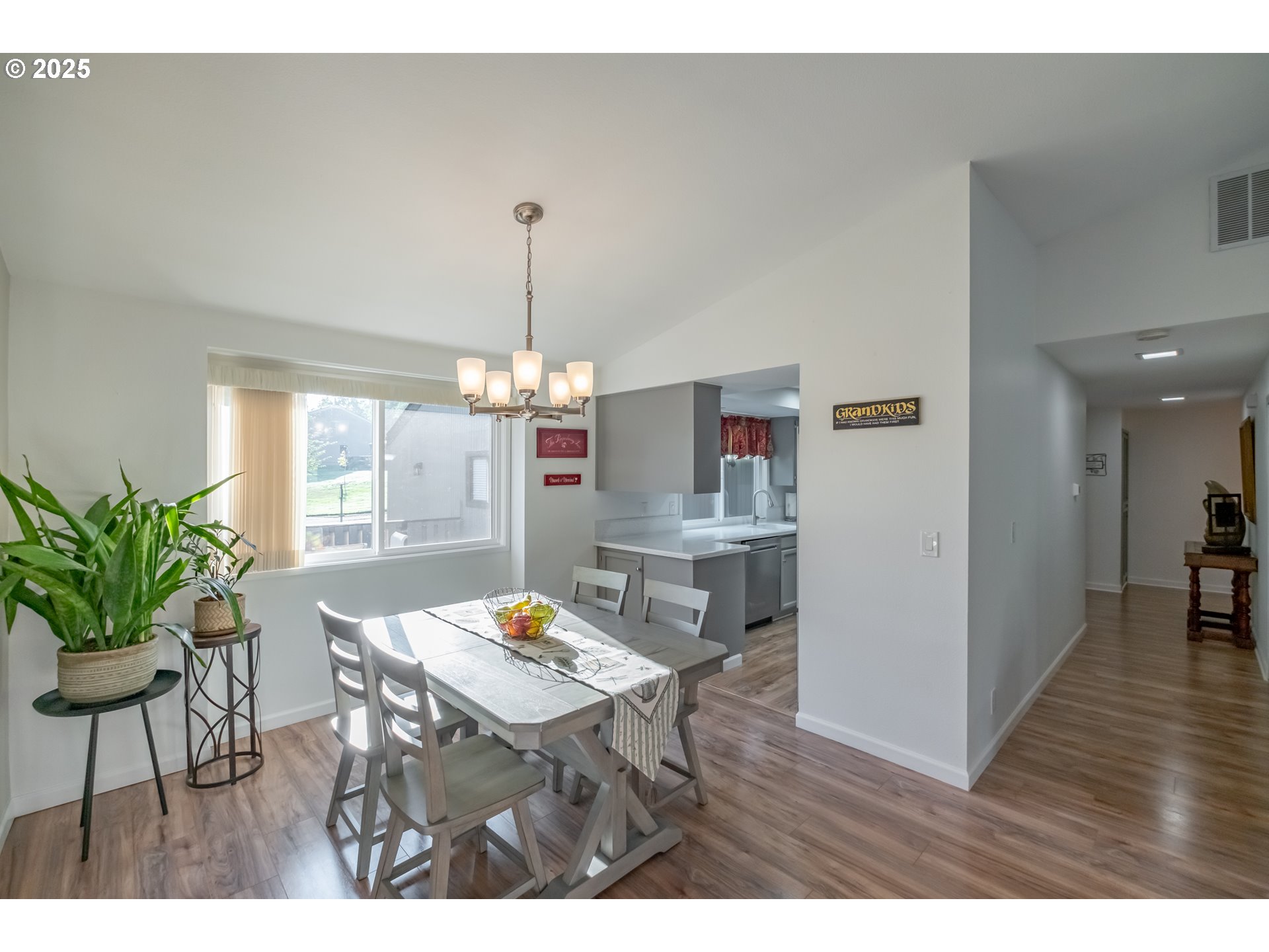 Salem, Oregon 97306, United States, 3 Bedrooms Bedrooms, ,2 BathroomsBathrooms,Residential,Active,217983