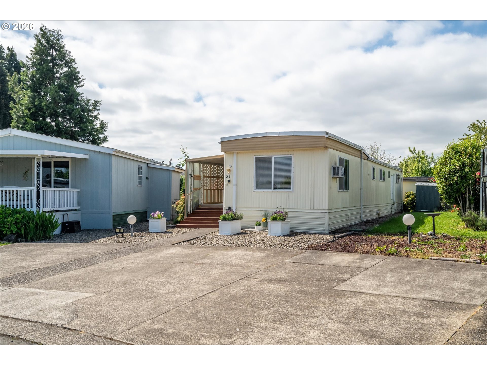 2150 LAURA ST 81