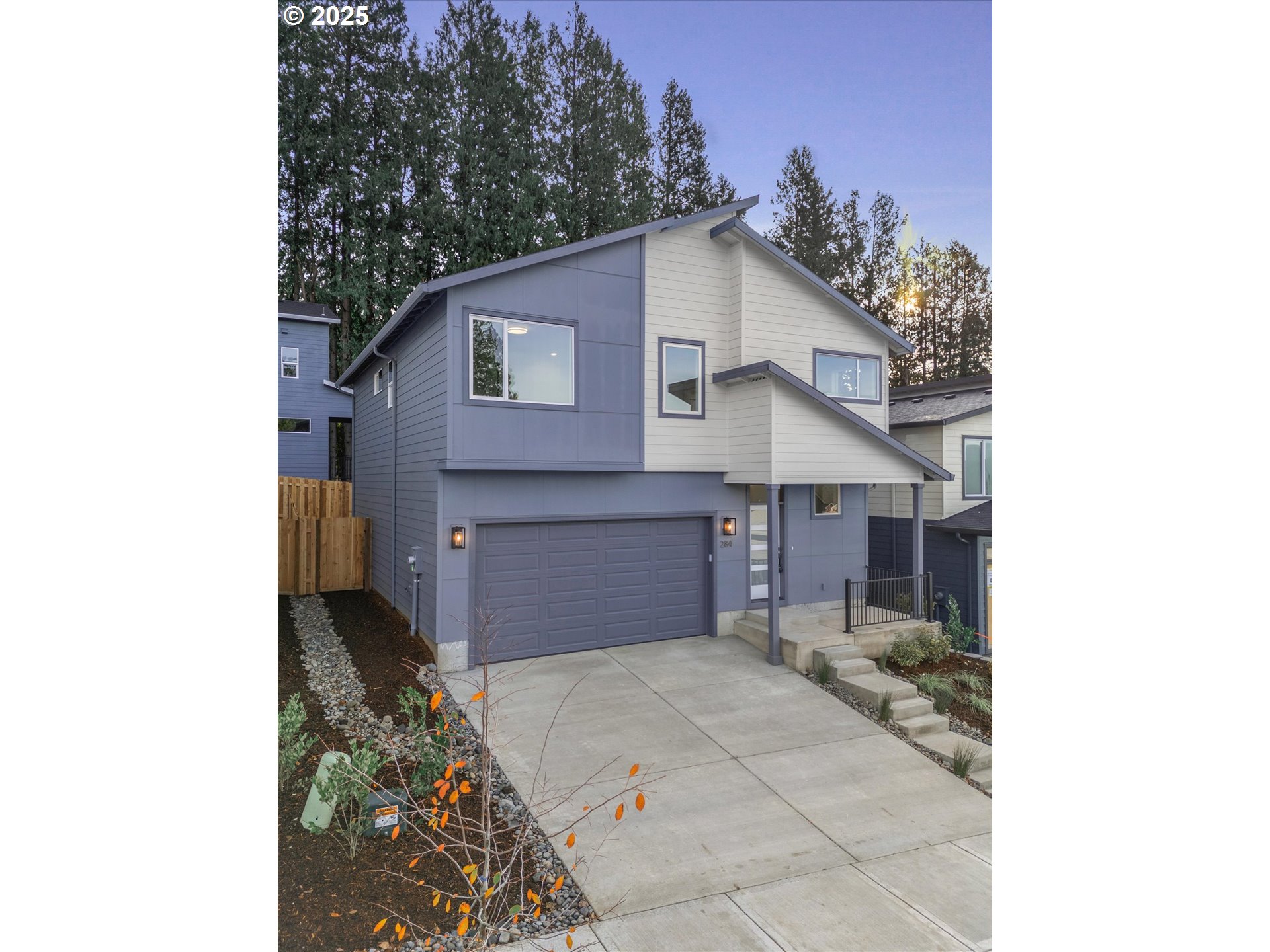 284 NW Mawrcrest AVE