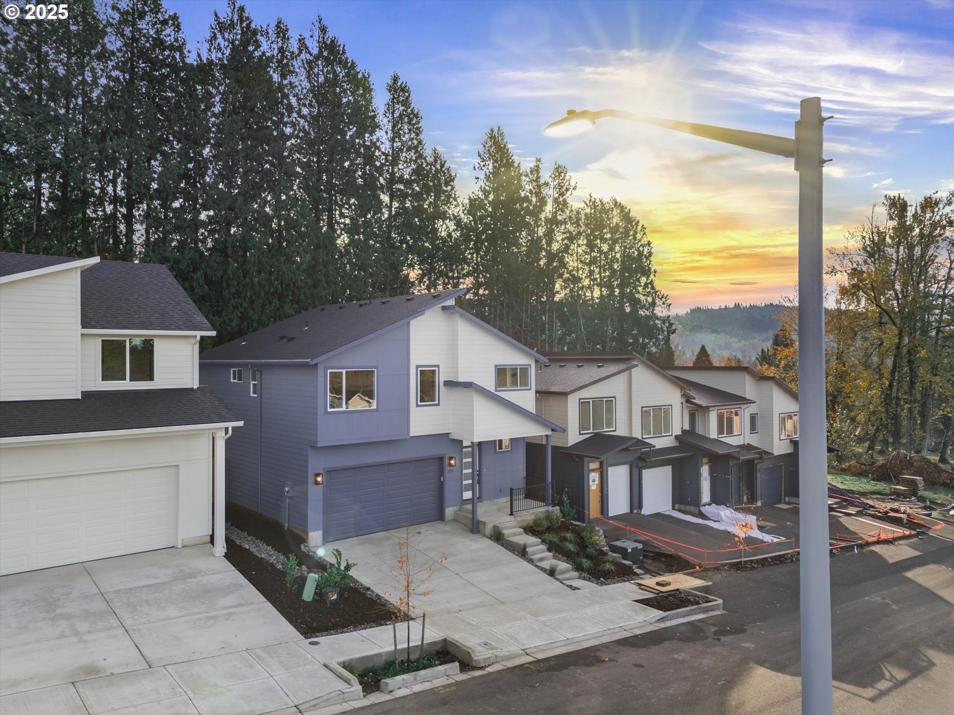 284 NW Mawrcrest AVE