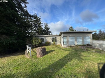 2307 LOMBARD ST North Bend OR 97459