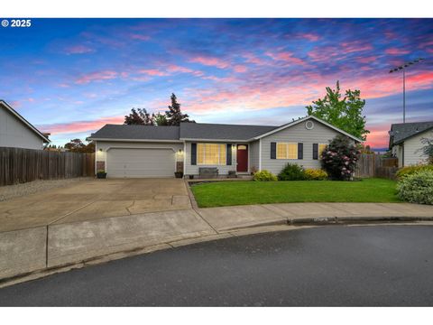 Photo of 958 Bush Ln, Creswell, OR 97426 (MLS # 454518989)