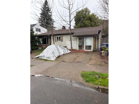 7955 SE CENTER ST Portland OR 97206