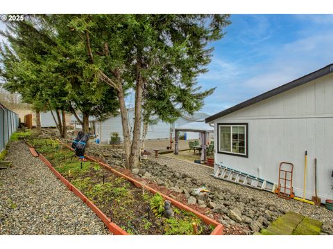 A home in Roseburg