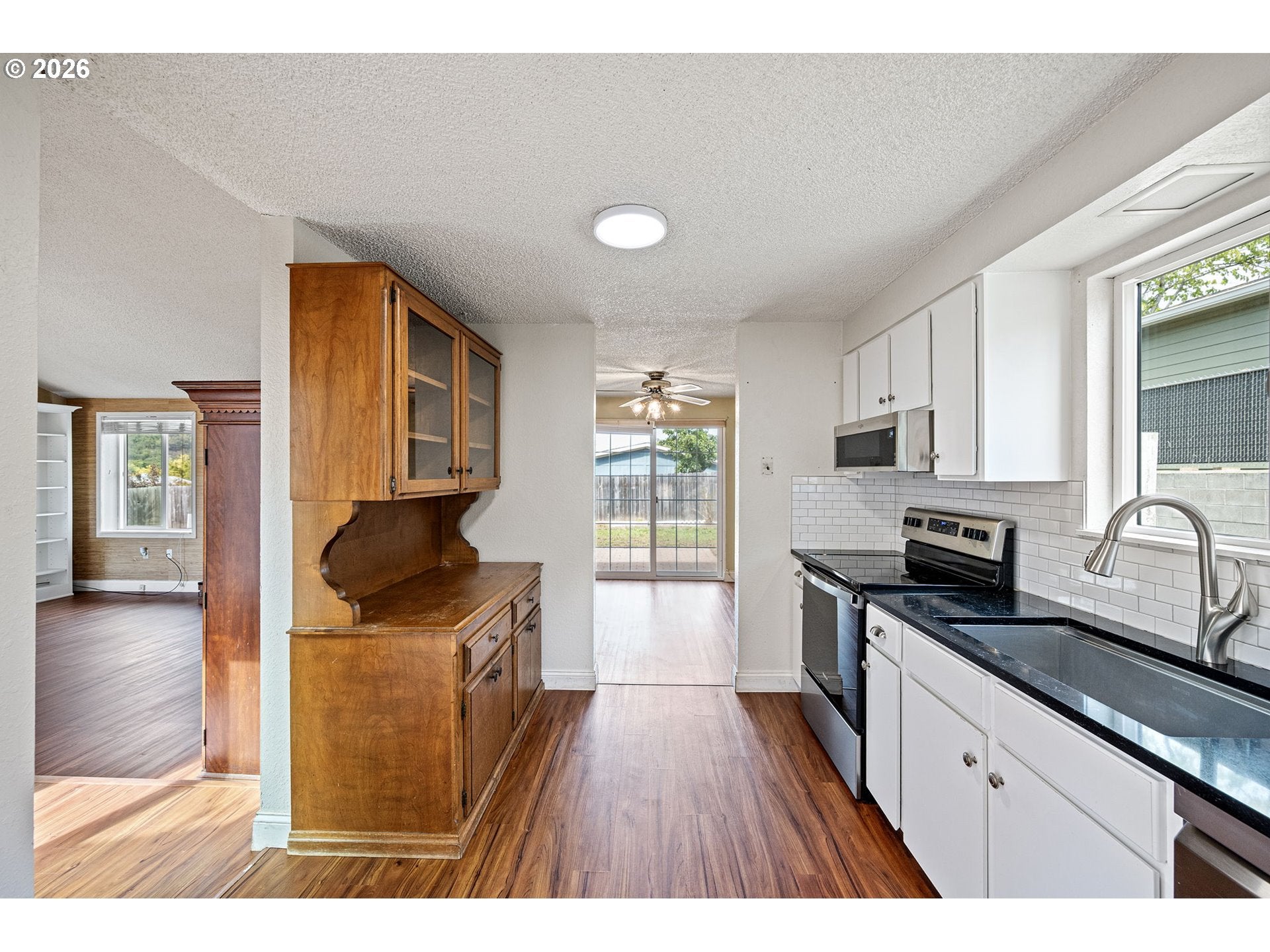 286 E BRADLEY CT