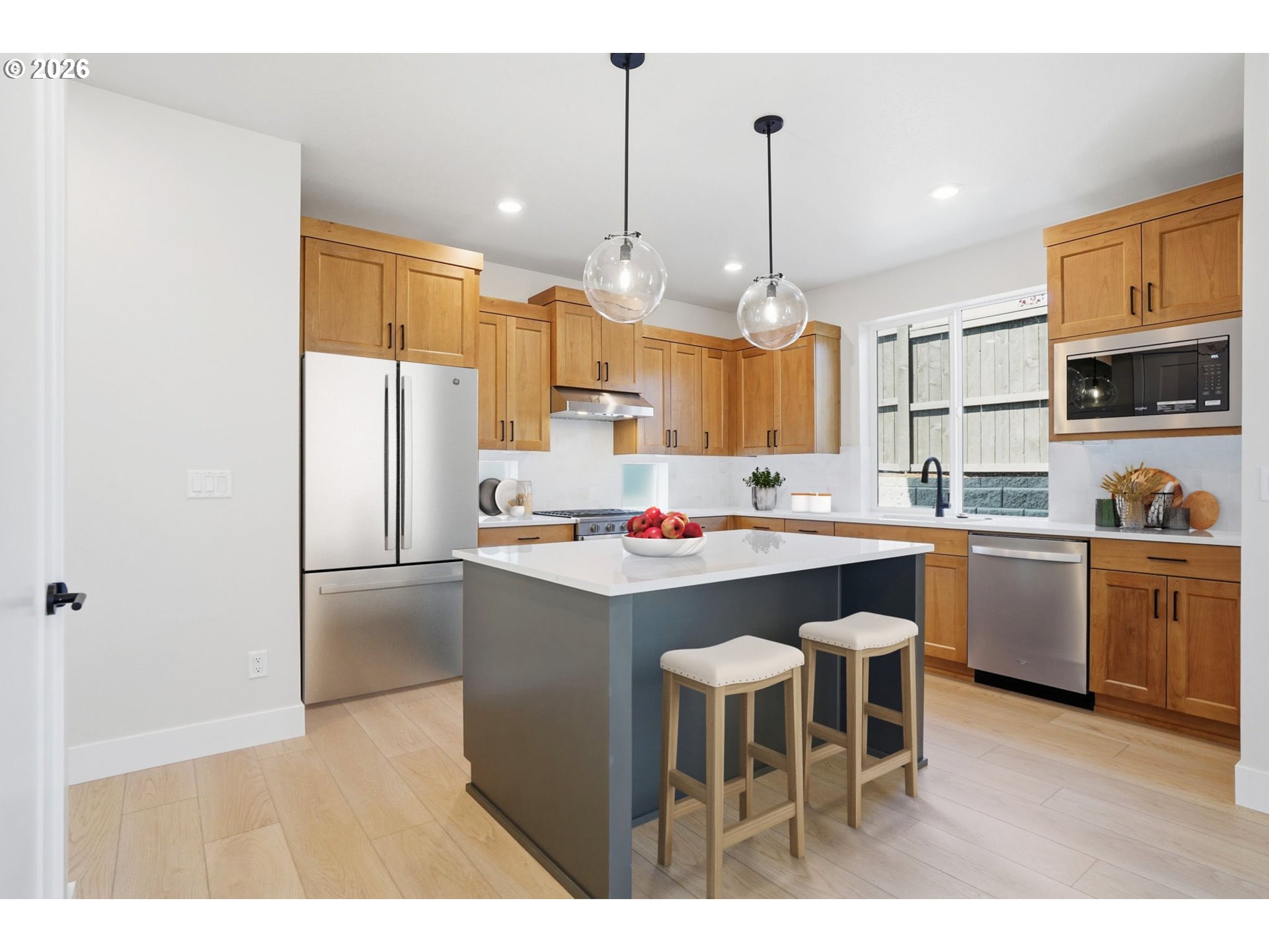 1327 E Luna ST 49